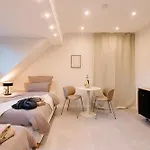 Sago Airporthouse Bed & Breakfast *