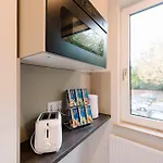 Sago Airporthouse Bed & Breakfast *