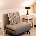 Sago Airporthouse Bed & Breakfast *