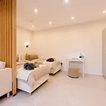 Sago Airporthouse Bed & Breakfast *