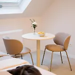 Sago Airporthouse Bed & Breakfast *