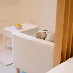 Sago Airporthouse Bed & Breakfast *