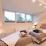 Sago Airporthouse Bed & Breakfast *