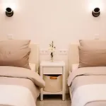Sago Airporthouse Bed & Breakfast *