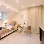 Sago Airporthouse Bed & Breakfast